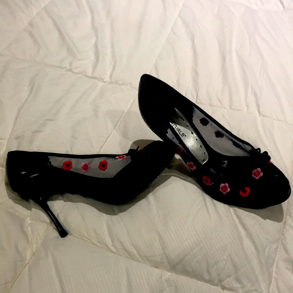 NWOT BCB Girls NEVER WORN 4’’ black fine  net stiletto heels.